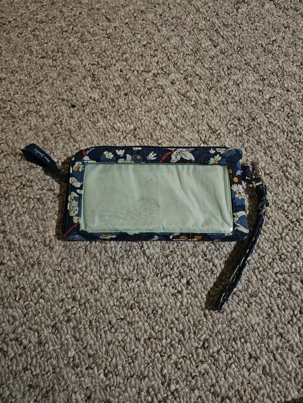 Vera Bradley Wrsitlet - Picture 2 of 5